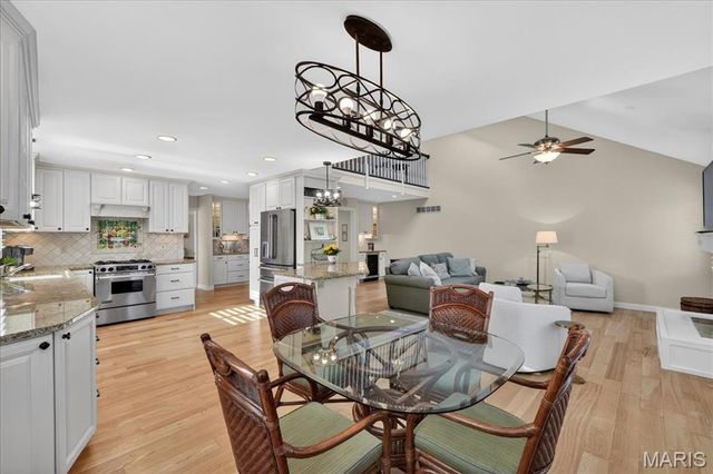 14318 Valley Meadow Court E, Chesterfield, MO 63017