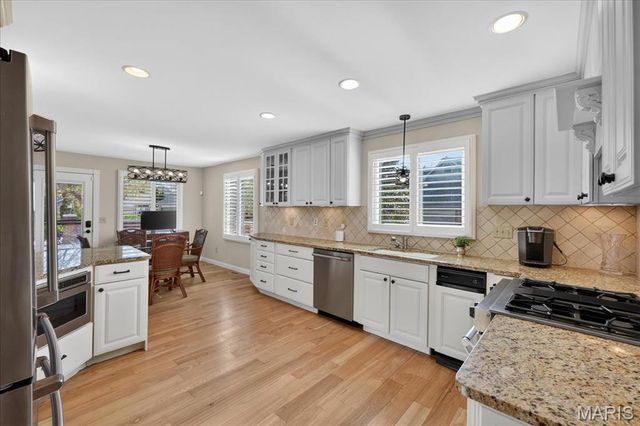 14318 Valley Meadow Court E, Chesterfield, MO 63017