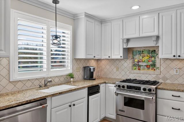 14318 Valley Meadow Court E, Chesterfield, MO 63017