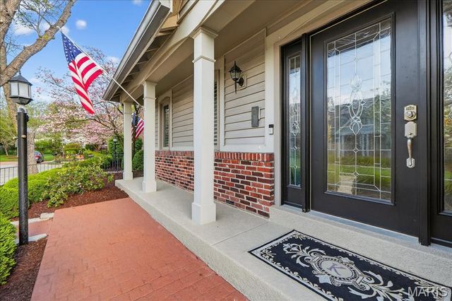 14318 Valley Meadow Court E, Chesterfield, MO 63017