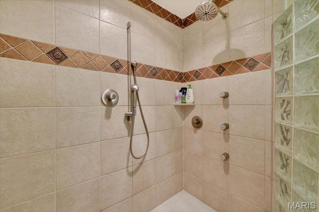 14318 Valley Meadow Court E, Chesterfield, MO 63017