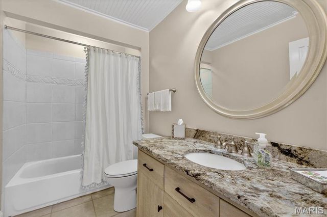 14318 Valley Meadow Court E, Chesterfield, MO 63017