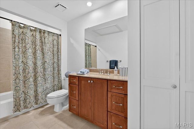 14318 Valley Meadow Court E, Chesterfield, MO 63017