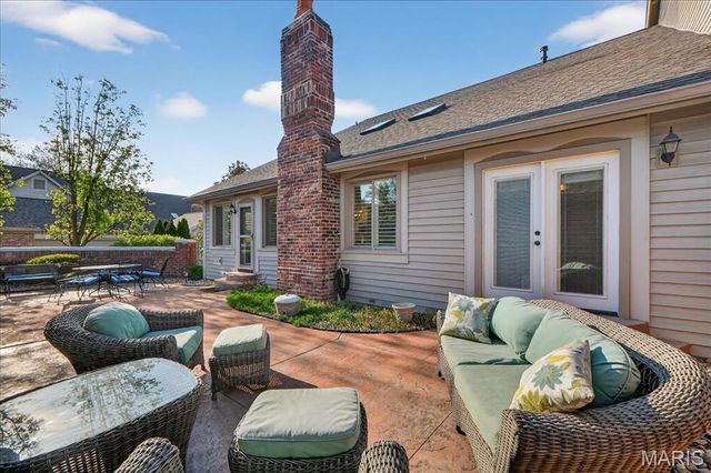 14318 Valley Meadow Court E, Chesterfield, MO 63017