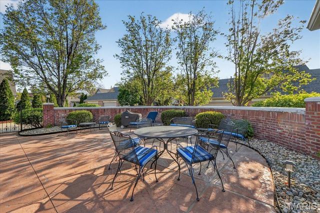 14318 Valley Meadow Court E, Chesterfield, MO 63017