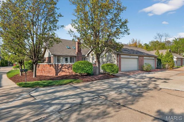 14318 Valley Meadow Court E, Chesterfield, MO 63017