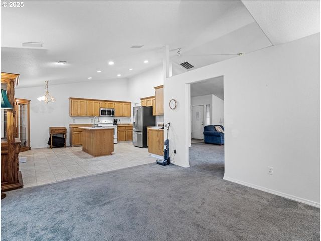 5613 Ne 99TH St, Vancouver, WA 98665