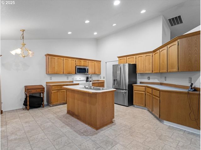 5613 Ne 99TH St, Vancouver, WA 98665