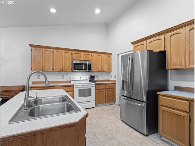 5613 Ne 99TH St, Vancouver, WA 98665