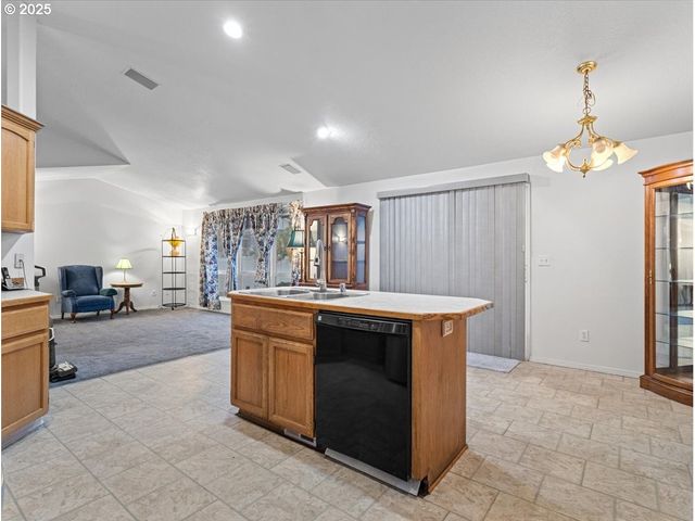 5613 Ne 99TH St, Vancouver, WA 98665