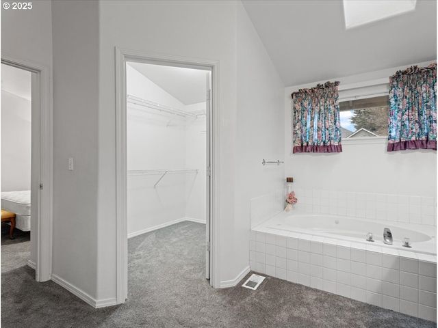 5613 Ne 99TH St, Vancouver, WA 98665