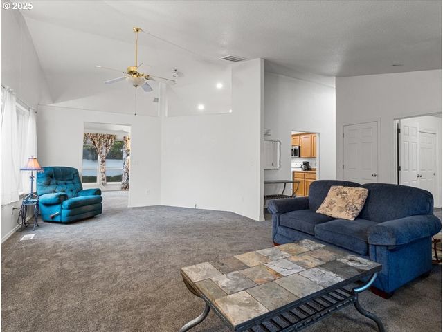 5613 Ne 99TH St, Vancouver, WA 98665