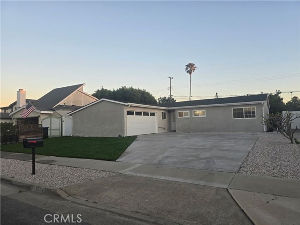 871 Joann, Costa Mesa, CA 92627