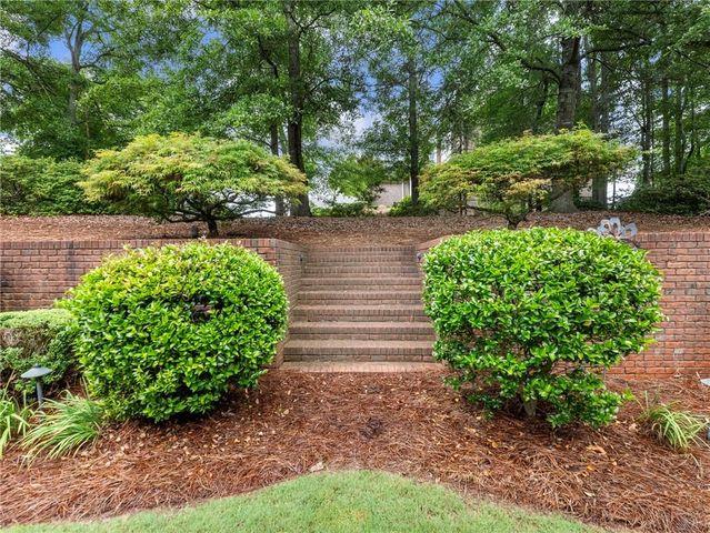 2352 Crimson King Drive, Braselton, GA 30517
