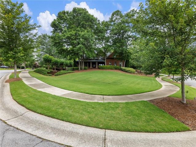 2352 Crimson King Drive, Braselton, GA 30517