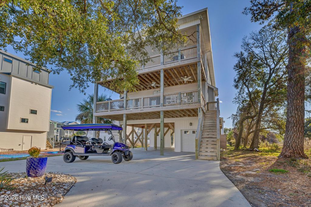 305 Columbia Avenue, Carolina Beach, NC 28428