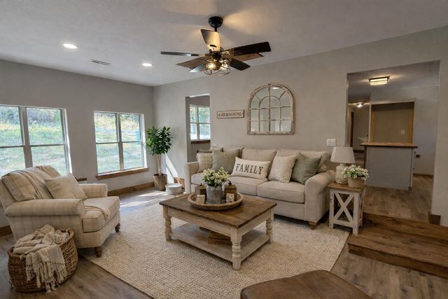 2174 Stone Ridge Drive, Mountain Grove, MO 65711