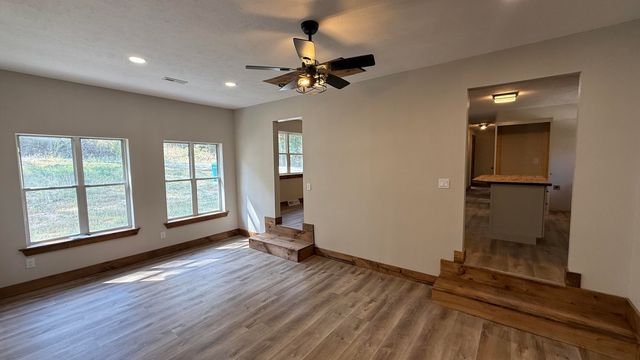 2174 Stone Ridge Drive, Mountain Grove, MO 65711
