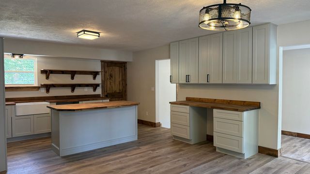 2174 Stone Ridge Drive, Mountain Grove, MO 65711