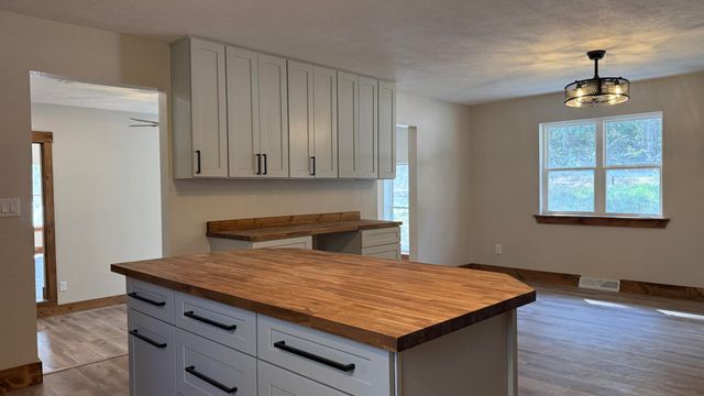 2174 Stone Ridge Drive, Mountain Grove, MO 65711