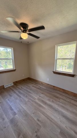 2174 Stone Ridge Drive, Mountain Grove, MO 65711