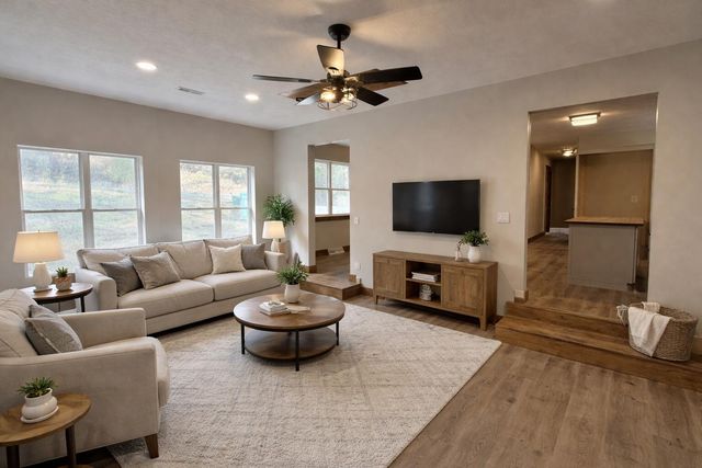 2174 Stone Ridge Drive, Mountain Grove, MO 65711