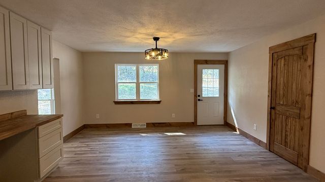 2174 Stone Ridge Drive, Mountain Grove, MO 65711