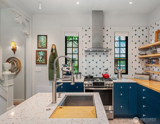 7541 Seward Park Avenue S, Seattle, WA 98118