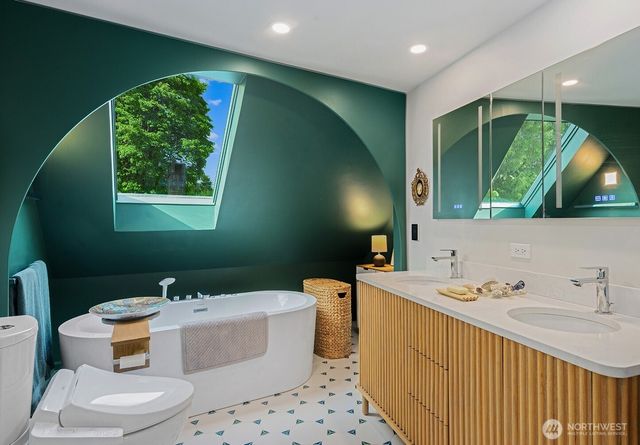 7541 Seward Park Avenue S, Seattle, WA 98118