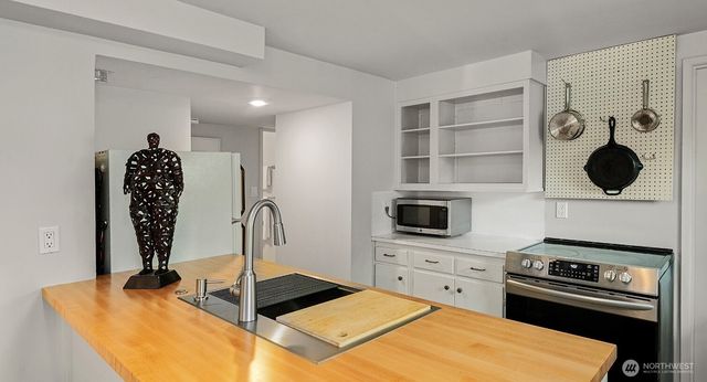 7541 Seward Park Avenue S, Seattle, WA 98118