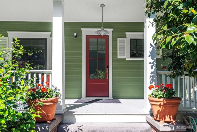 7541 Seward Park Avenue S, Seattle, WA 98118