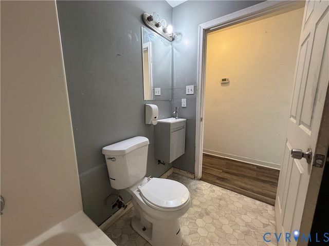20401 Halloway Ave, South Chesterfield, VA 23803