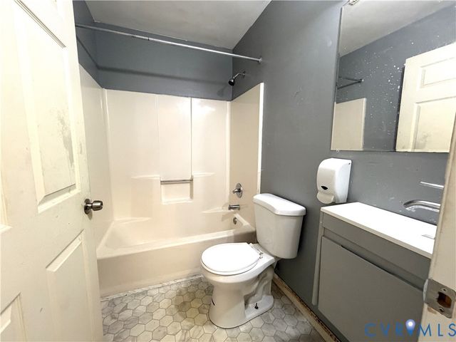 20401 Halloway Ave, South Chesterfield, VA 23803