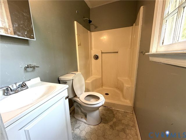 20401 Halloway Ave, South Chesterfield, VA 23803