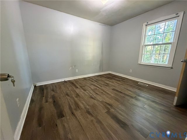 20401 Halloway Ave, South Chesterfield, VA 23803
