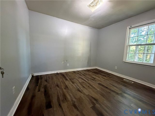 20401 Halloway Ave, South Chesterfield, VA 23803