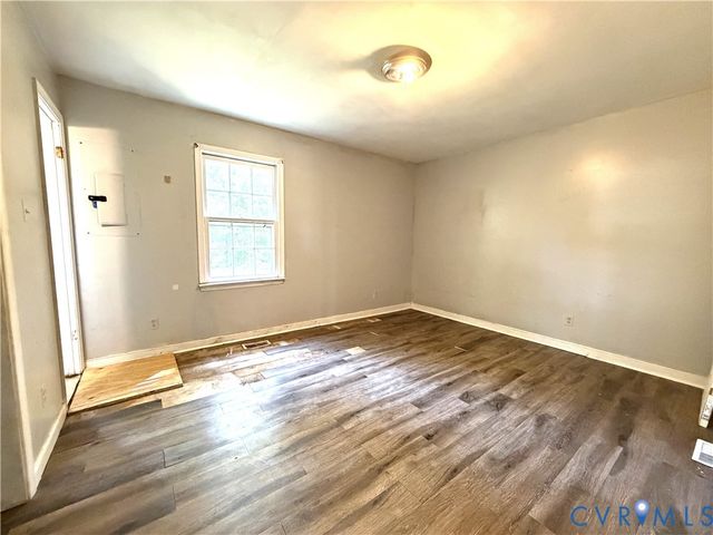 20401 Halloway Ave, South Chesterfield, VA 23803