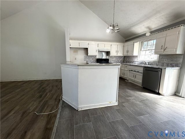20401 Halloway Ave, South Chesterfield, VA 23803