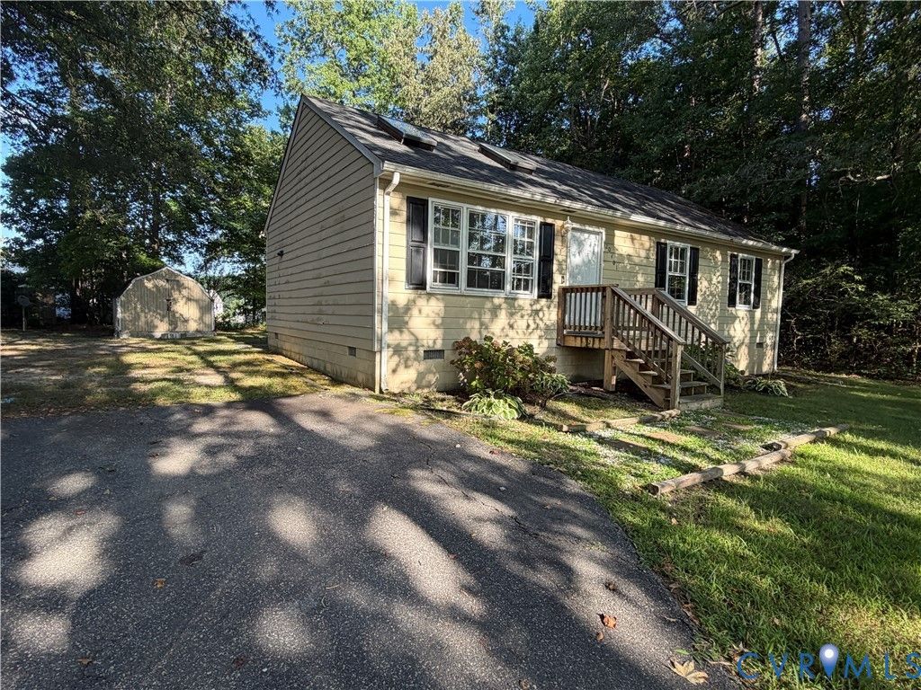 20401 Halloway Ave, South Chesterfield, VA 23803