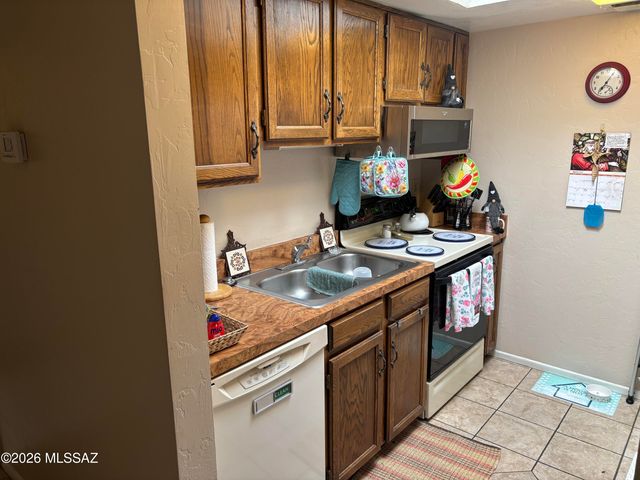 1320 W Desert Hills Drive, Green Valley, AZ 85622