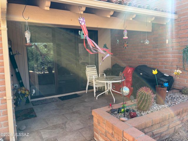 1320 W Desert Hills Drive, Green Valley, AZ 85622