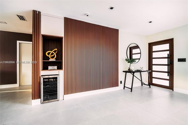 5561 NE 28th Ave, Fort Lauderdale, FL 33308