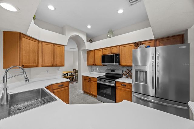 942 HENLEY CIRCLE, Davenport, FL 33896