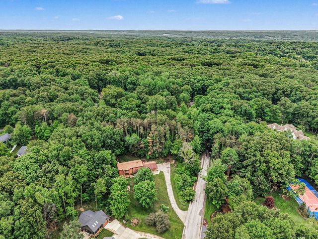540 Roundtree Drive NE, Ada, MI 49301