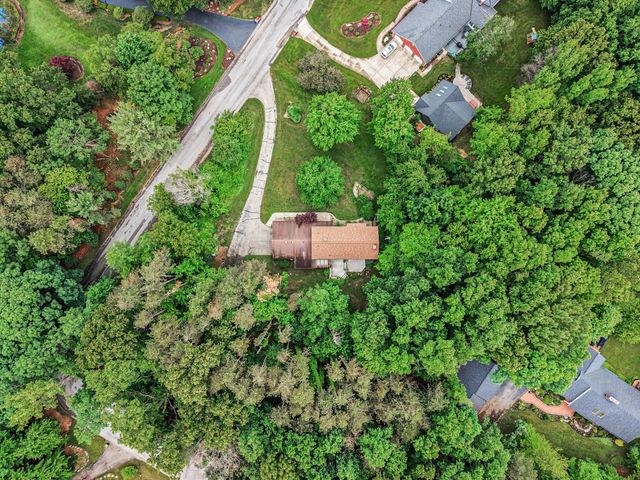 540 Roundtree Drive NE, Ada, MI 49301
