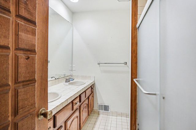 540 Roundtree Drive NE, Ada, MI 49301