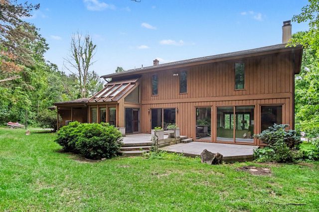 540 Roundtree Drive NE, Ada, MI 49301