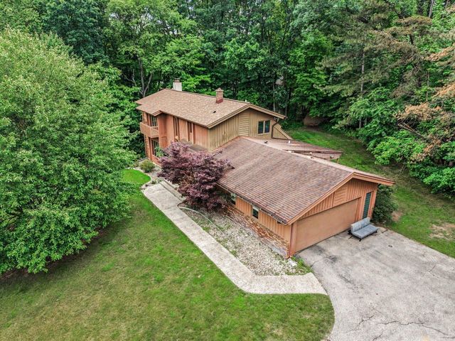 540 Roundtree Drive NE, Ada, MI 49301