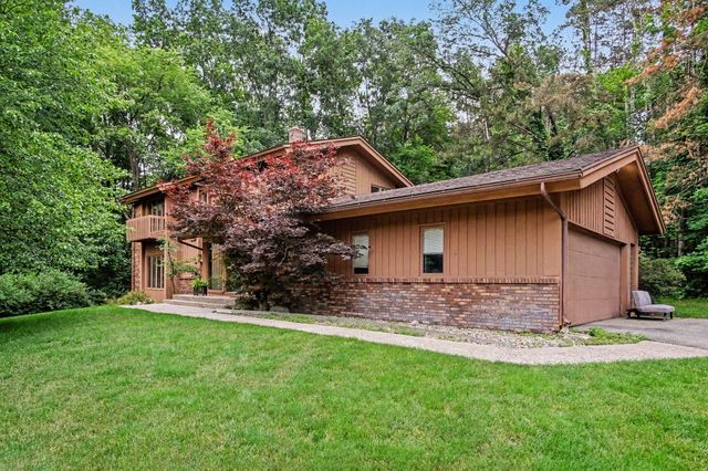 540 Roundtree Drive NE, Ada, MI 49301