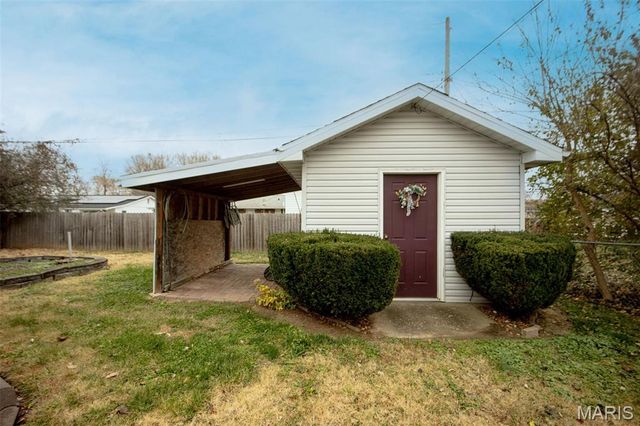 1104 State Street, Collinsville, IL 62234